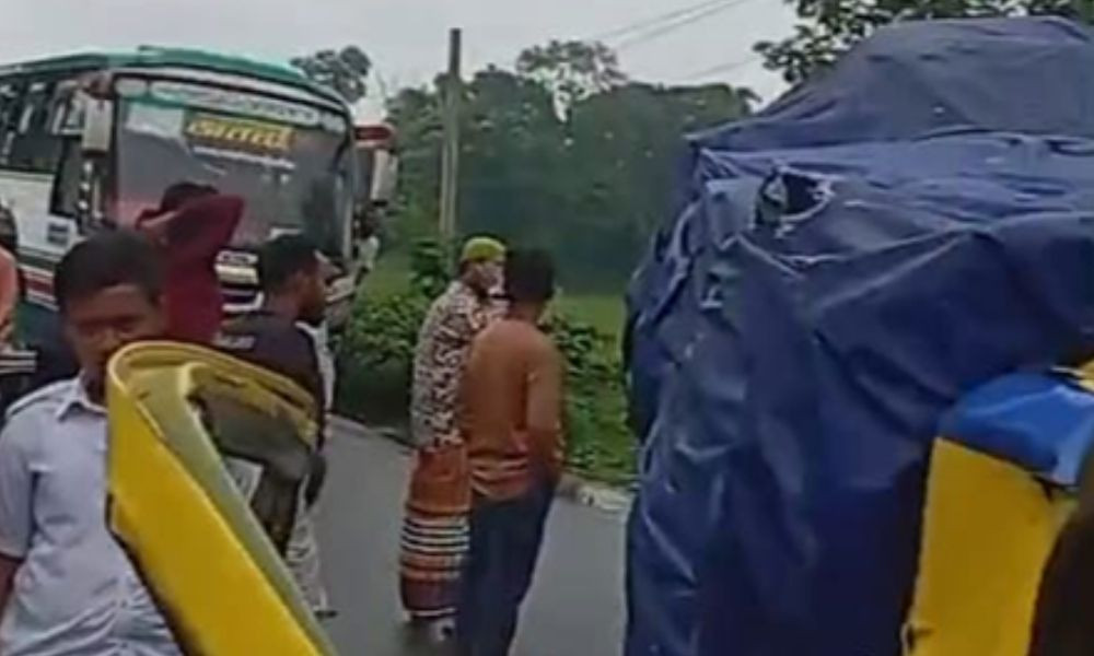 নোয়াখালীতে বাস-পিকআপ সংঘর্ষে ব্যবসায়ী নিহত, আহত ২
