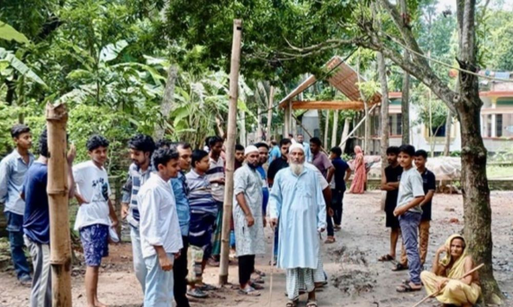 ফরিদপুরে সরকারি রাস্তা দখলের অভিযোগ, ভোগান্তিতে শতাধিক পরিবার