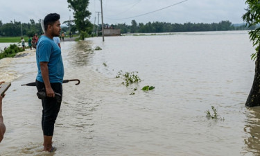 ধলাই নদীর বাঁধ ভেঙে প্লাবিত ৭ গ্রাম