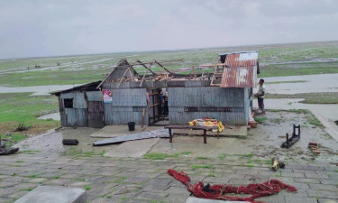 সন্দ্বীপে আকস্মিক টর্নেডোর আঘাত