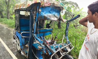 নাটোরে ট্রাক-ইজি বাইক সংঘর্ষে চালক নিহত, আহত ৪