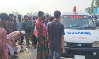 সিরাজগঞ্জে বাসচাপায় মা-ছেলে নিহত, আহত ৩