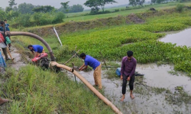 কুমিল্লার দেবীদ্বারে অবৈধ ড্রেজার গুঁড়িয়ে দিল প্রশাসন