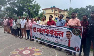 পার্বতীপুরে ইউএনওর বদলি প্রত্যাহারের দাবিতে মানববন্ধন
