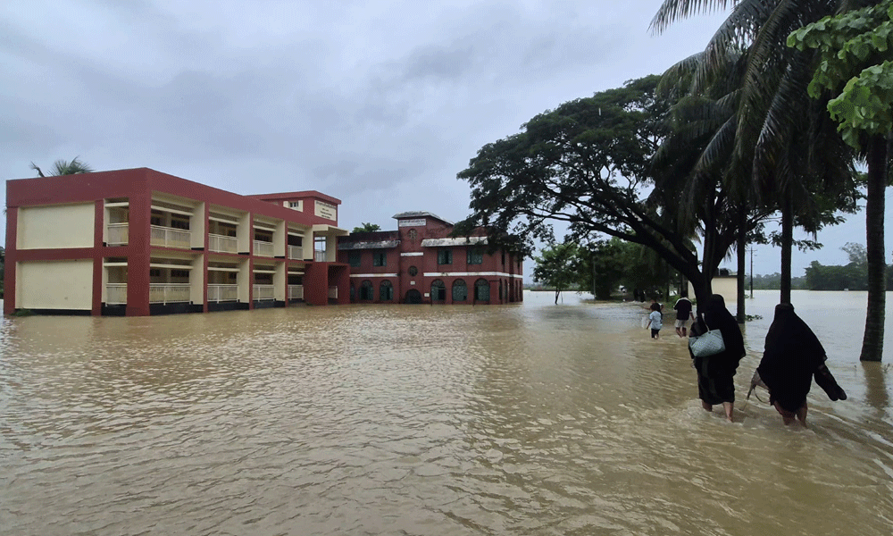 কক্সবাজারে বন্যা-পাহাড়ধসে প্রাণহানি ২৪, পানিবন্দি ৪ লাখ মানুষ