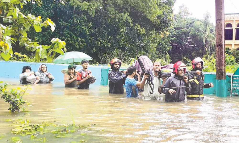 ঢল ও পাহাড়ধসে ৫ দিনে ৩৩ মৃত্যু