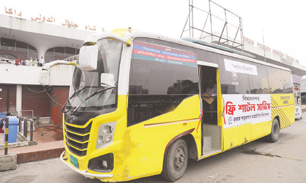 সাড়া ফেলেছে বিমানবন্দরের বিনা ভাড়ার শাটল বাস