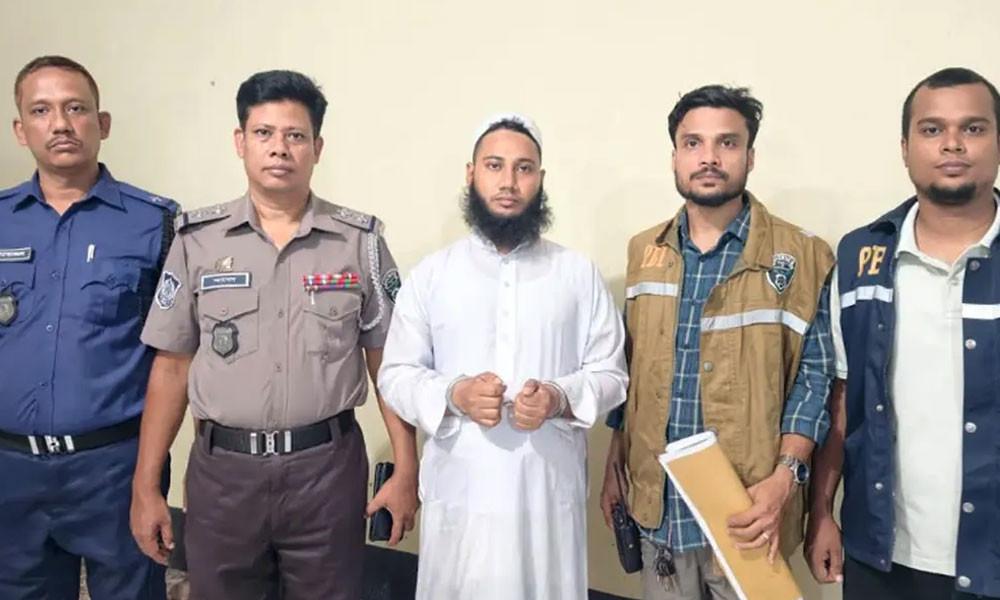 স্ত্রীকে হত্যার পর মরদেহ ঝুলানোর চেষ্টা, পলাতক ইমাম গ্রেপ্তার