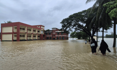 কক্সবাজারে বন্যা-পাহাড়ধসে প্রাণহানি ২৪, পানিবন্দি ৪ লাখ মানুষ