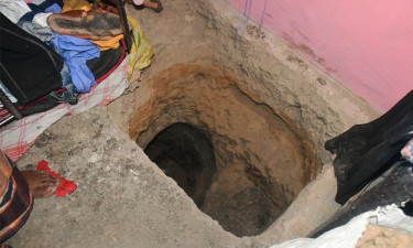 বাবাকে জীবন্ত মাটিচাপা দিতে ঘরে কবর খোঁড়ার অভিযোগ
