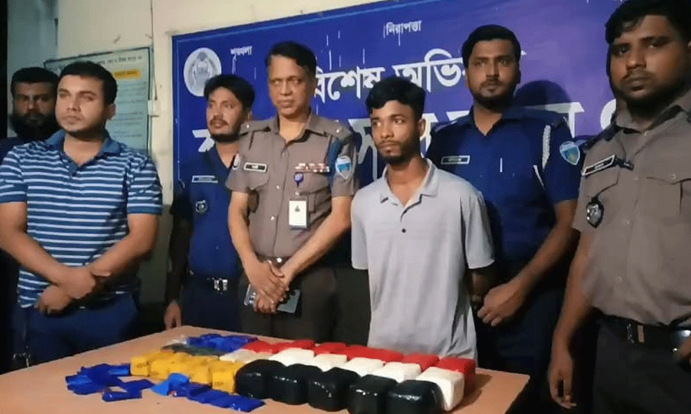 ঢাকাগামী বাসের গোপন চেম্বার থেকে উদ্ধার ৯২ হাজার ইয়াবা