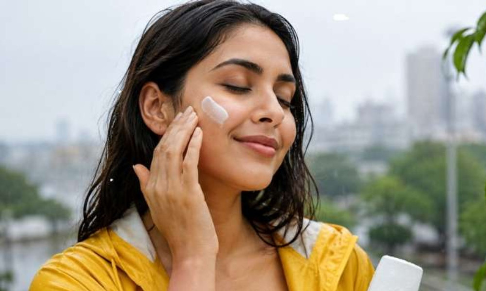 মেঘলা দিনেও কেন সানস্ক্রিন ব্যবহার করা জরুরি?
