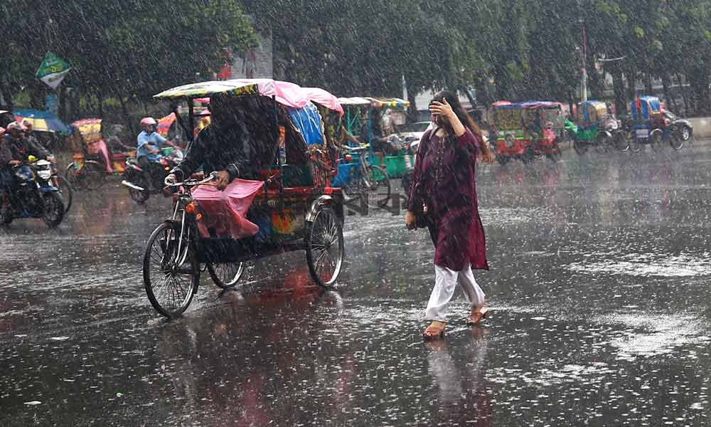 আগামী ২৪ ঘণ্টায় ৫ বিভাগে ভারি বৃষ্টিপাতের সতর্কতা
