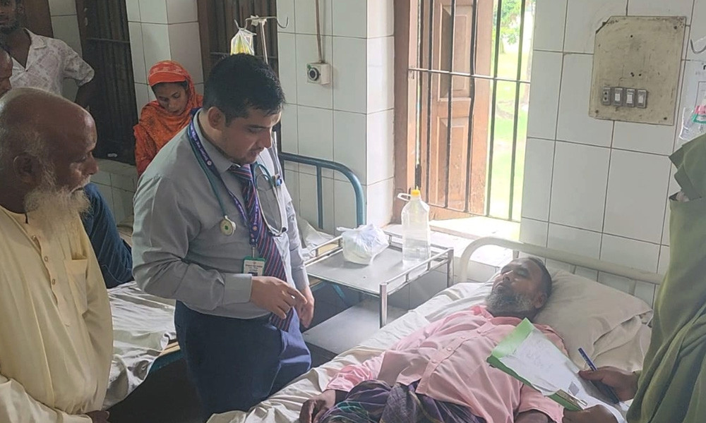 কামড়ের পর হাসপাতালে মৃত সাপ নিয়ে হাজির রোগী