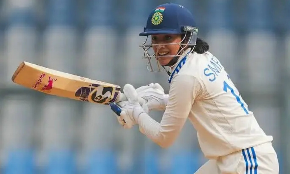 আবারও ইতিহাসের পাতায় স্মৃতি মান্ধানা