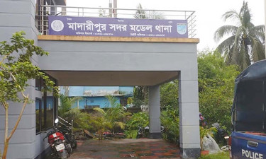 থানার গ্রিল ভেঙে পালানো নারী আসামি গ্রেপ্তার