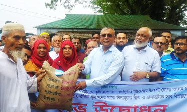 বারহাট্টায় ১ হাজার ৯০০ কৃষকের মাঝে বিনা মূল্যে বীজ-সার বিতরণ