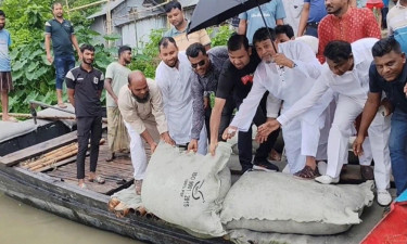আড়িয়াল খাঁ নদীর ভাঙন রোধে মাদারীপুরে জিওব্যাগ ডাম্পিং