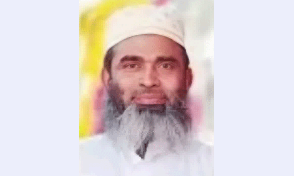 এশার আজানের মাঝেই লুটিয়ে পড়লেন ইমাম, বাঁচানো গেল না
