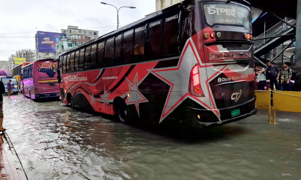 ভোর থেকেই ঢাকায় ঝুম বৃষ্টি, জলাবদ্ধতায় দুর্ভোগ