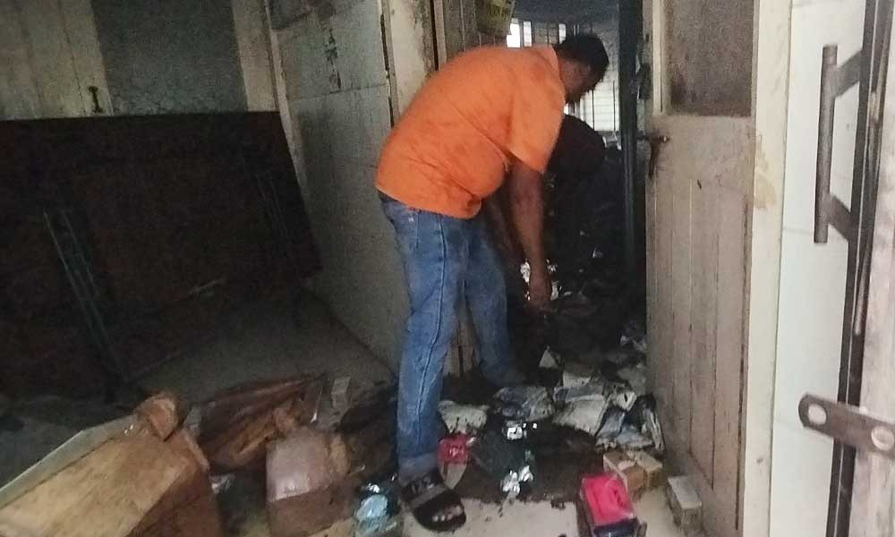 সাভার উপজেলা স্বাস্থ্য কমপ্লেক্সের স্টোর রুমে আগুন