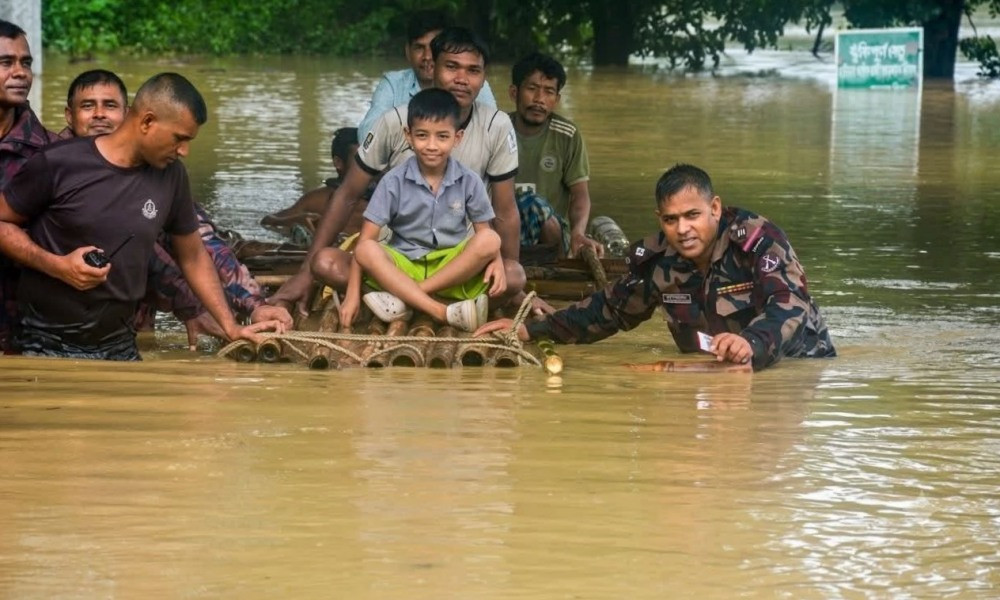 সর্বোচ্চ দায়বদ্ধতায় বন্যার্ত মানুষের পাশে রাষ্ট্র