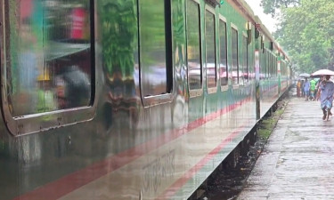 টানা ৫ দিন বন্ধ থাকার পর চালু হচ্ছে চট্টগ্রাম-কক্সবাজার রেলপথ