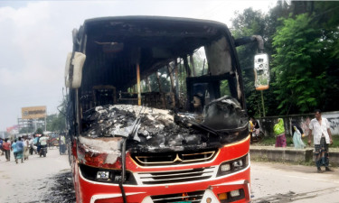 রংপুরে বাসচাপায় মাদরাসা সুপার নিহত, বাসে আগুন