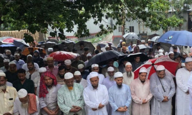 বাসচাপায় নিহত একই গ্রামের তিনজনকে শেষ বিদায়