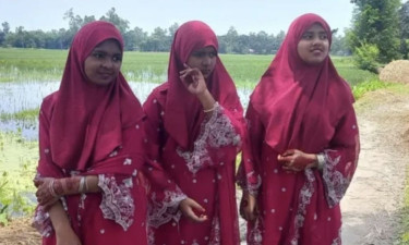 একই সঙ্গে ট্যালেন্টপুলে বৃত্তি পেল তিন জমজ বোন