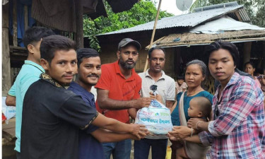 বান্দরবানে বন্যার্তদের সহায়তায় বসুন্ধরা শুভসংঘ