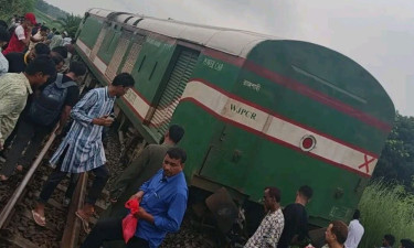 একতা এক্সপ্রেসের ২ বগি লাইনচ্যুত, ঢাকার সঙ্গে উত্তরাঞ্চলের রেল যোগাযোগ বন্ধ