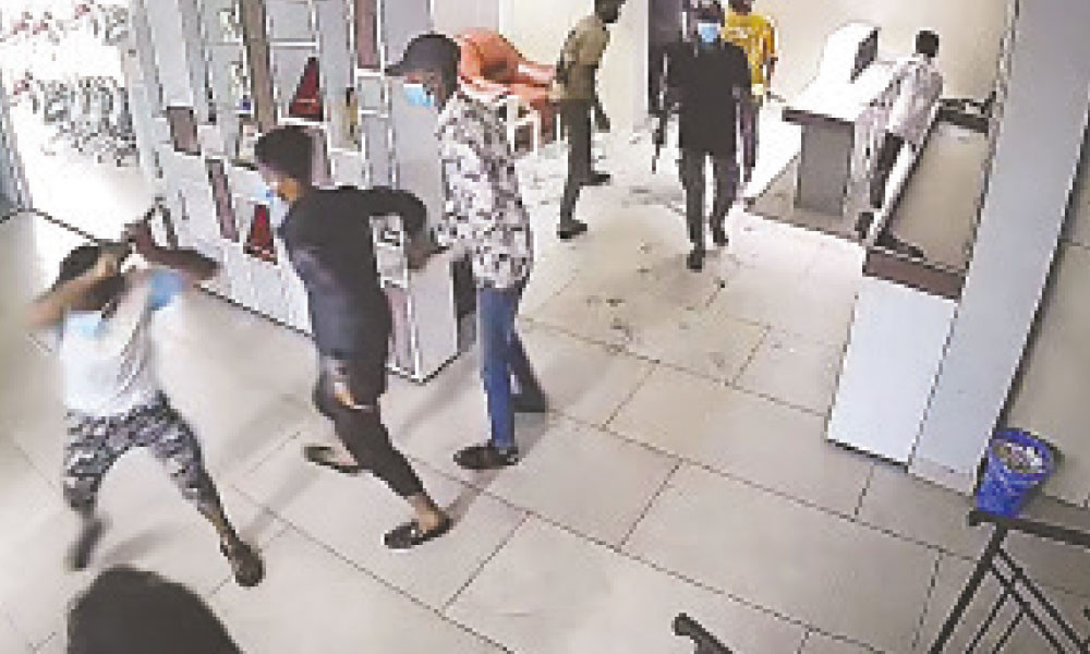 ‘ব্যবসা করতে হলে এককালীন দুই কোটি টাকা দিবি, মাসে ১০ লাখ’