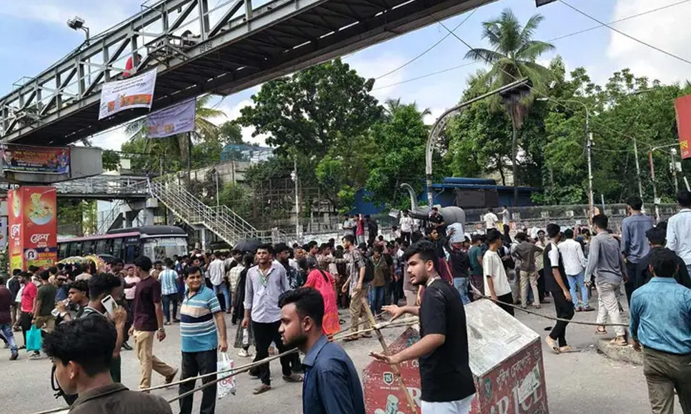 দেশের বিভিন্ন স্থানে শিক্ষার্থীদের বিক্ষোভ