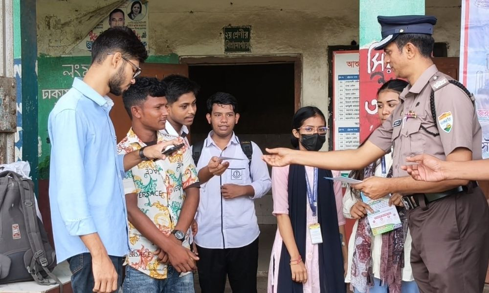 চলন্ত ট্রেনে পাথর নিক্ষেপ প্রতিরোধে ব্রাহ্মণবাড়িয়ায় প্রচারণা
