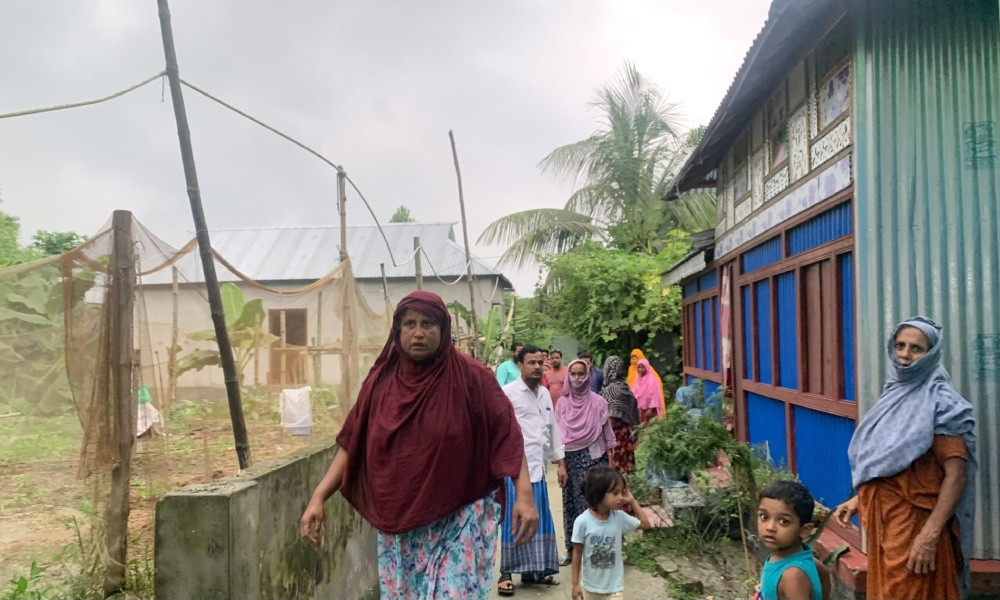 দেবীদ্বারে রাস্তা বন্ধ করে দেওয়ায় অবরুদ্ধ ৪০ পরিবার