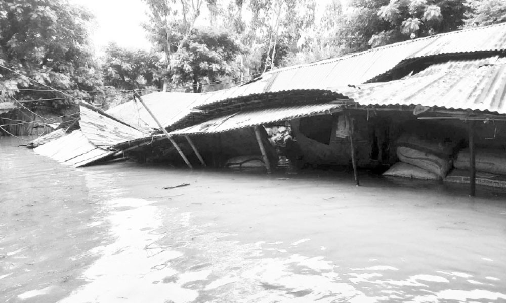 বাঁশখালীর বন্যাদুর্গতদের পাশে দাঁড়ান