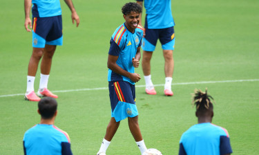 এক ঢিলে দুই পাখি মারতে পারবে কি স্পেন