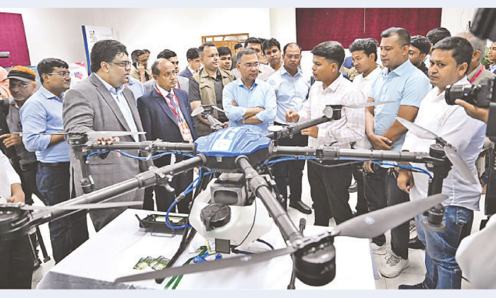 প্রধানমন্ত্রী তারেক রহমান ঢাবিতে স্টল পরিদর্শন করেন