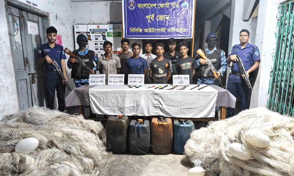 সন্দ্বীপে দেশীয় অস্ত্রসহ ৭ জলদস্যু আটক
