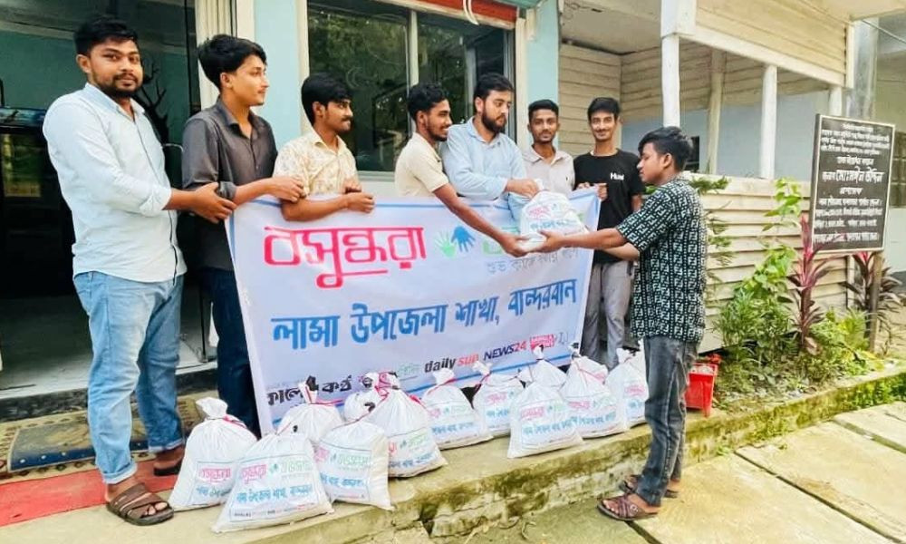 লামায় খাদ্য সহায়তা নিয়ে বন্যা ও পাহাড়ধসে ক্ষতিগ্রস্তদের পাশে বসুন্ধরা শুভসংঘ