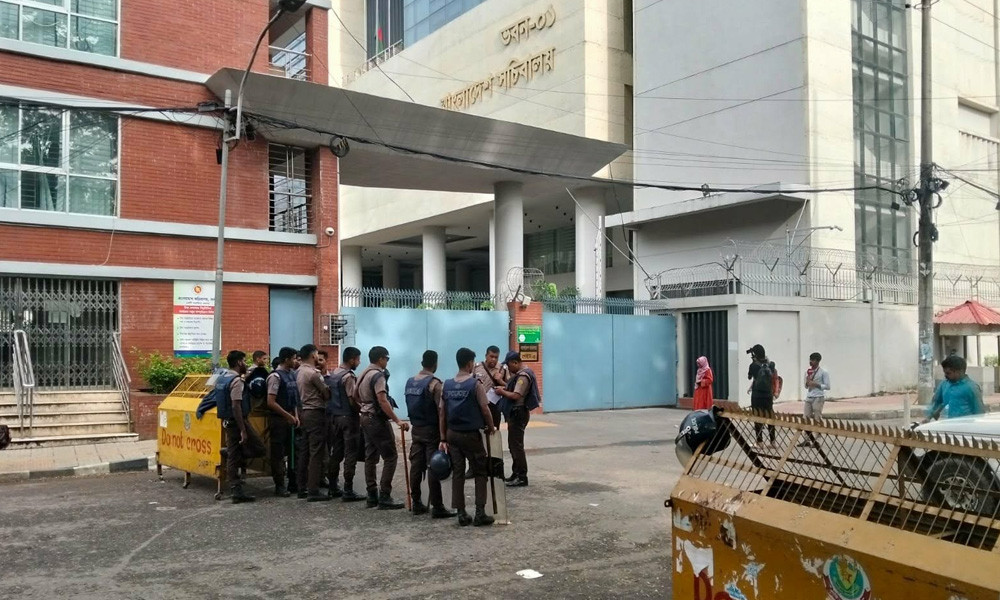 এইচএসসি পরীক্ষার্থীদের লংমার্চ ঘিরে সচিবালয়ের কড়া নিরাপত্তা