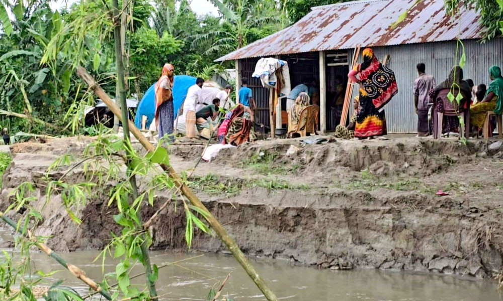 দুই সপ্তাহে নদী গিলেছে ২৫ বসতবাড়ি