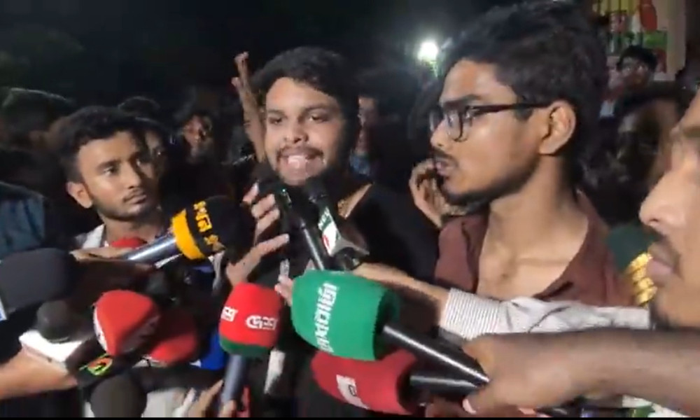 নতুন কর্মসূচি ঘোষণা করছেন আন্দোলনকারীরা