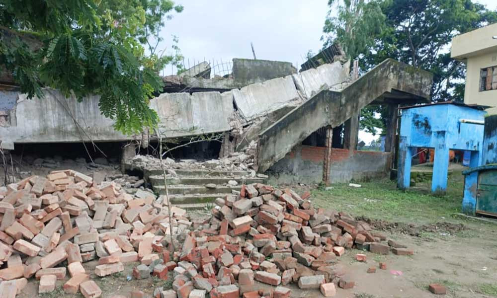 স্কুলের পরিত্যক্ত ভবন ভাঙার সময় ছাদ ধস, আহত ৬ শ্রমিক