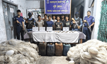 সন্দ্বীপে দেশীয় অস্ত্রসহ ৭ জলদস্যু আটক
