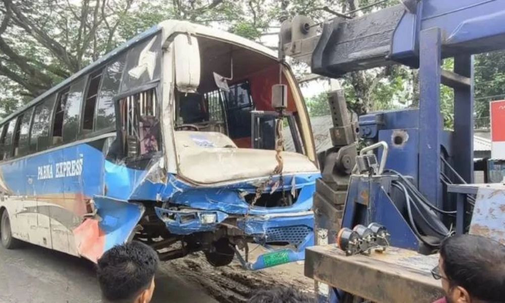 পাবনায় লাশবাহী অ্যাম্বুলেন্সের সঙ্গে বাসের সংঘর্ষের ঘটনায় নিহত বেড়ে ৩
