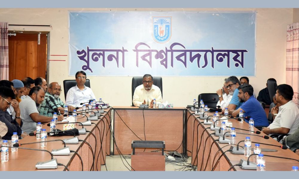 উপাচার্যের মতবিনিময় সভায় অব্যাহতি পাওয়া শিক্ষক, সমালোচনা