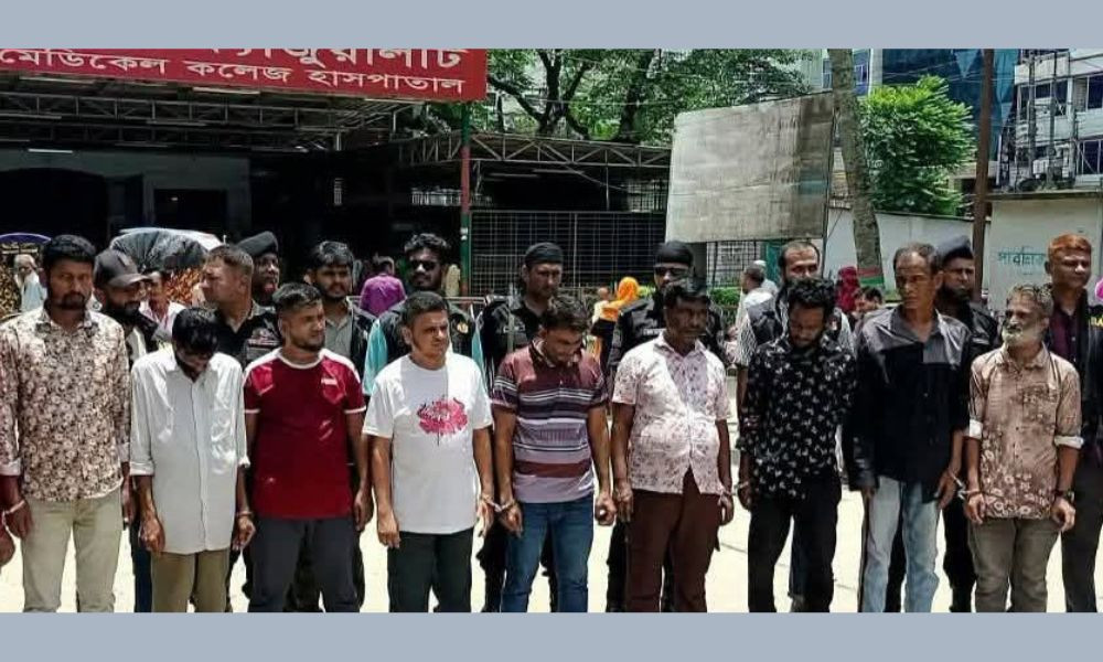 ময়মনসিংহ মেডিক্যাল থেকে ১৪ দালাল আটক