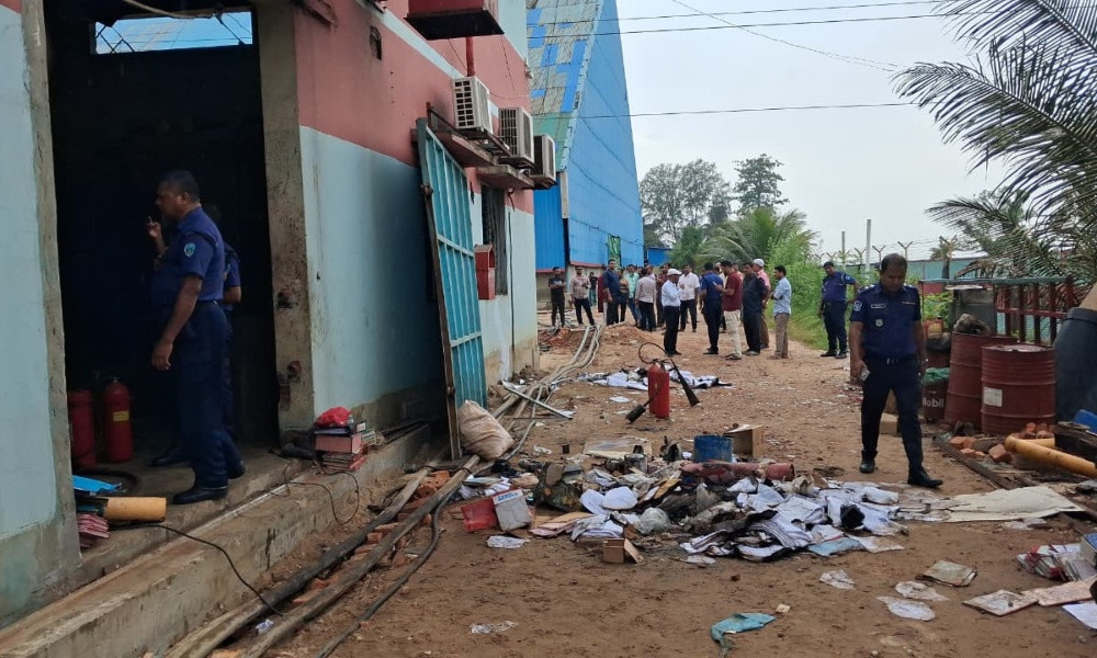 বোয়ালখালীতে লবণ কারখানায় আগুনে দগ্ধ ১০ শ্রমিক